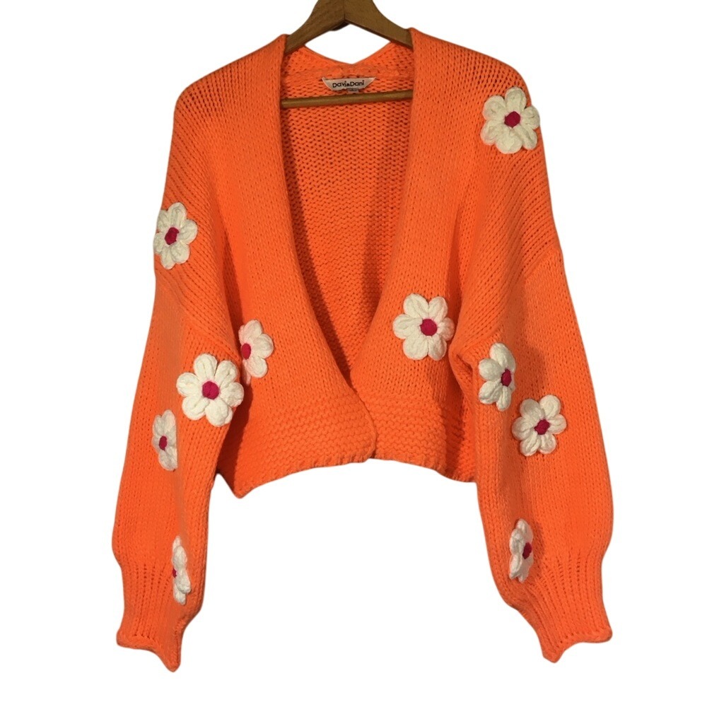 Davi & Dani Floral Open Front Cropped Chunky Knit Cardigan‎
